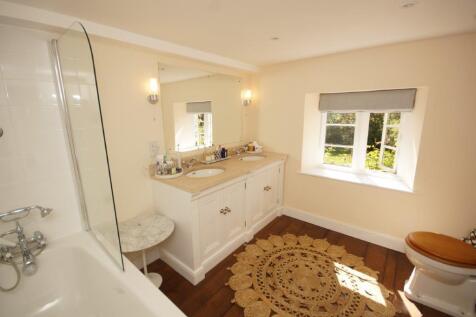 Greendrive - Master En-Suite.JPG