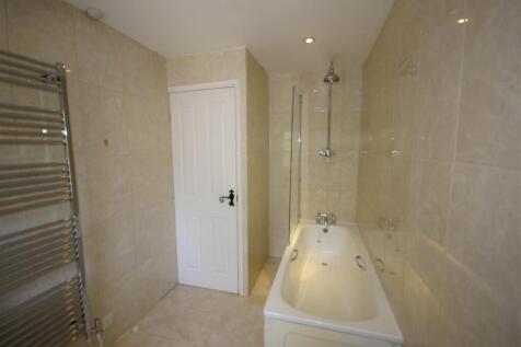 2 Slaughter FC - Bathroom.JPG