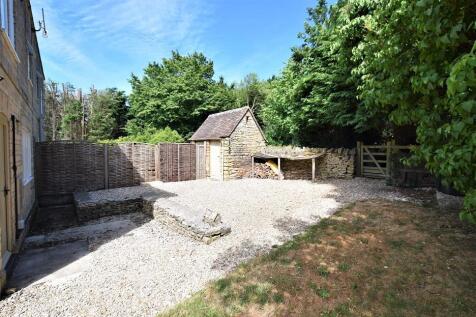 2 Slaughter Farm Cottages - Rear Courtyard Area.jp