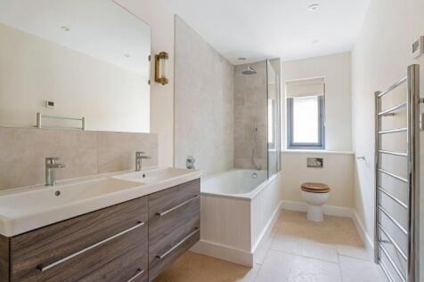 Falconer&#39;s Cottage - Bathroom.jpg