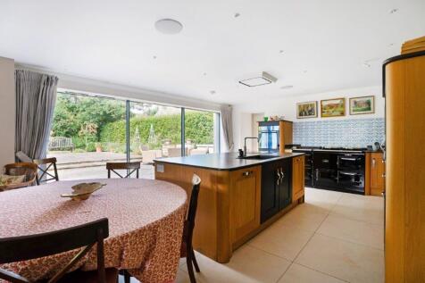 September Cottage - Kitchen Dining.jpg