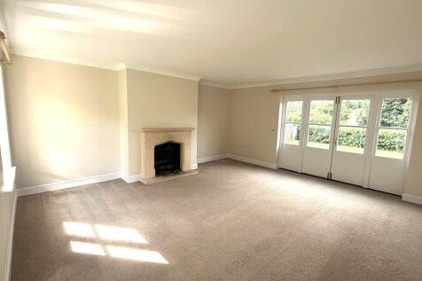 34 Colesbourne - Sitting Room.jpg
