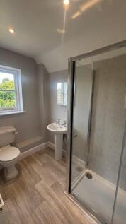 34 Colesbourne - En-suite.jpg