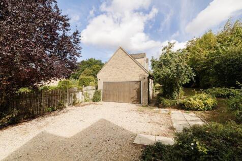 Cotsview - Driveway &amp; Garage.jpg