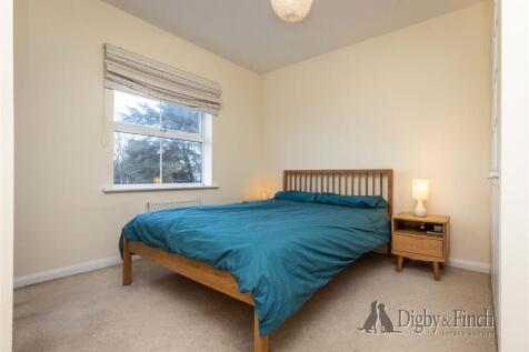 Principal Bedroom - 2nd Floor