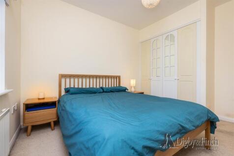 Principal Bedroom - 2nd Floor