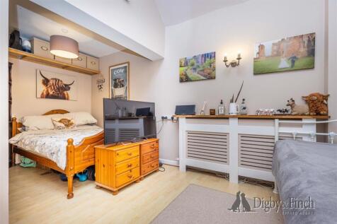 2nd Bedroom