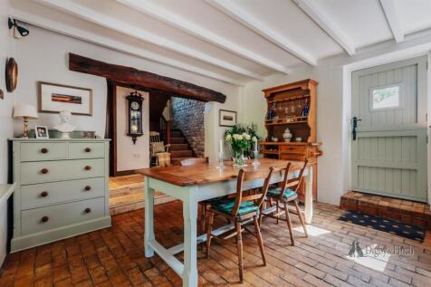 Peacocks Cottage -45.jpg