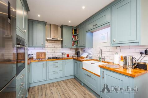Shaftesbury Avenue, Upper Saxondale, Radcliffe on 
