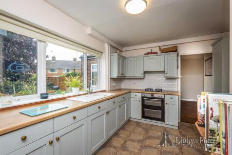 8 Yonge Close, Radcliffe, NG12 2EE-16watermarked.j