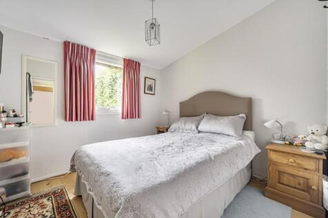 Studio - Bedroom