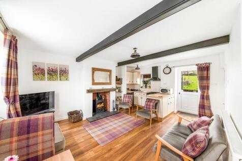 OPEN-PLAN LIVING DINING AND KITCHEN