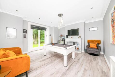 SECOND SITTING ROOM / FAMILY ROOM