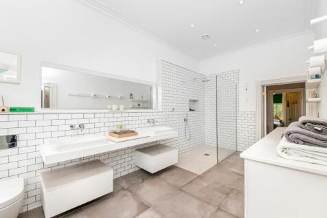 BEDROOM ONE EN-SUITE