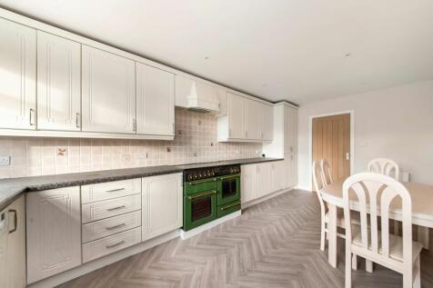 OPEN-PLAN DINING KITCHEN