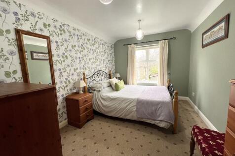 BEDROOM FOUR / GUEST SUITE