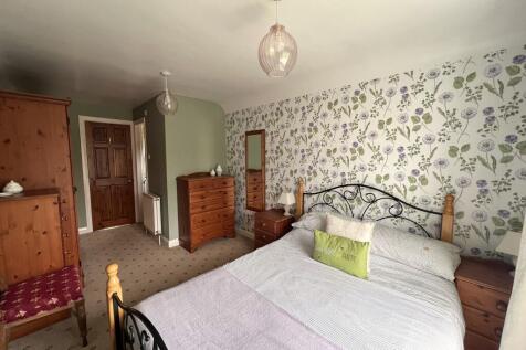 BEDROOM FOUR / GUEST SUITE