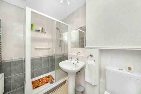 HOUSE SHOWER ROOM