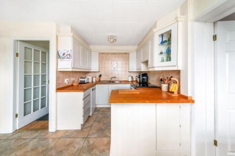 OPEN-PLAN DINING KITCHEN