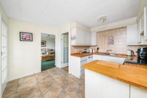 OPEN-PLAN DINING KITCHEN