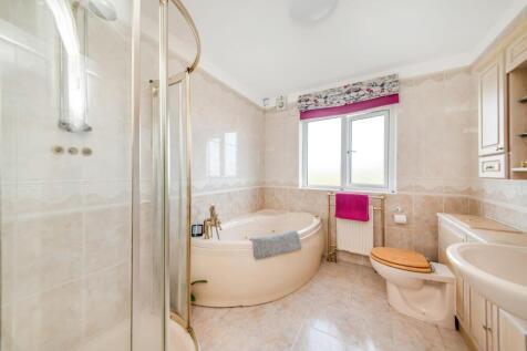 BEDROOM ONE EN-SUITE