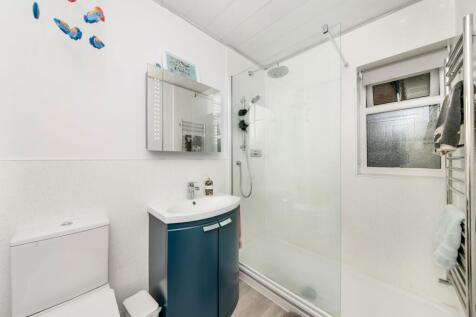 HOUSE SHOWER ROOM