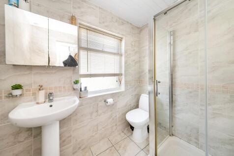 HOUSE SHOWER ROOM