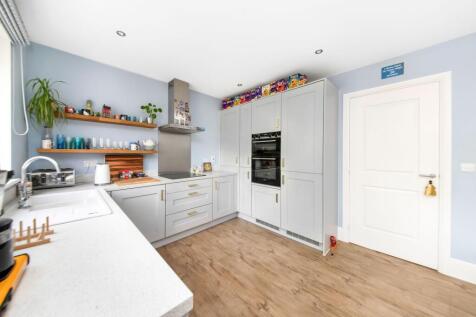 OPEN-PLAN DINING KITCHEN