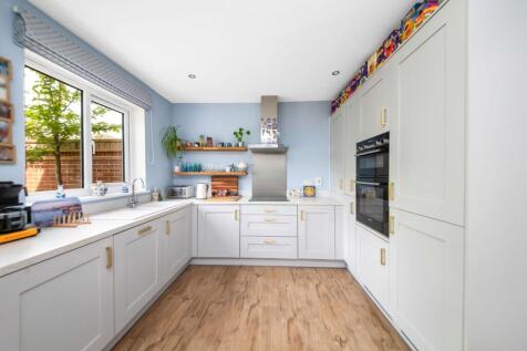 OPEN-PLAN DINING KITCHEN