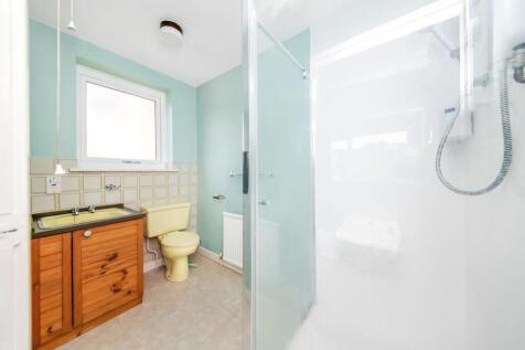 BEDROOM ONE EN-SUITE