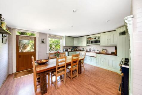 OPEN-PLAN DINING KITCHEN