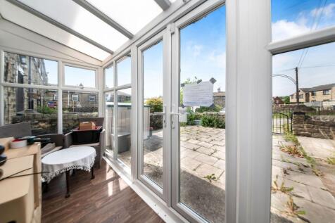 CONSERVATORY / ENTRANCE