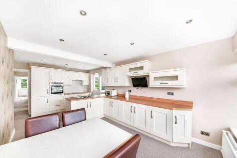 OPEN-PLAN DINING KITCHEN