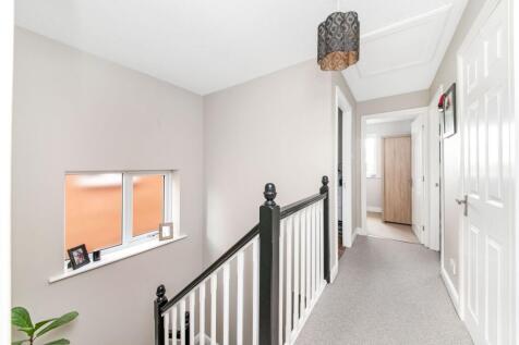 FIRST FLOOR LANDING