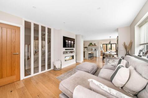 OPEN-PLAN LIVING DINING KITCHEN