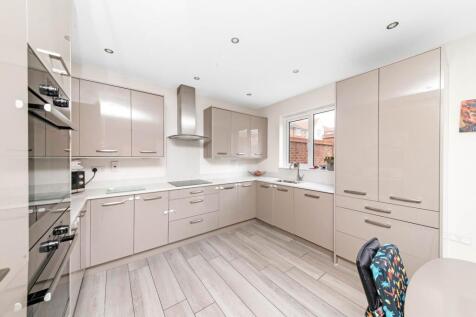 OPEN-PLAN DINING KITCHEN
