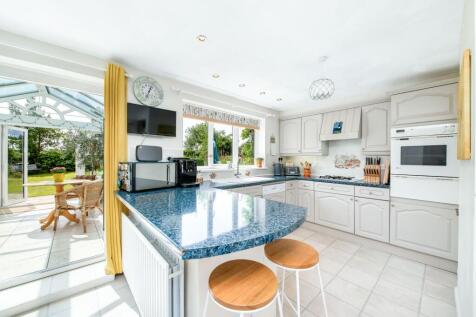 OPEN-PLAN DINING KITCHEN