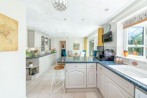 OPEN-PLAN DINING KITCHEN