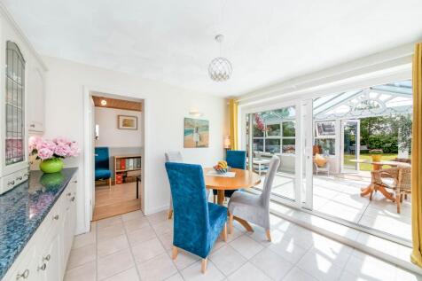 OPEN-PLAN DINING KITCHEN