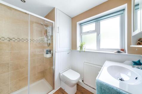 GROUND FLOOR SHOWER ROOM