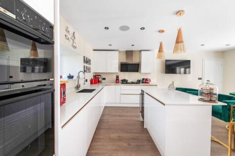 OPEN-PLAN DINING KITCHEN