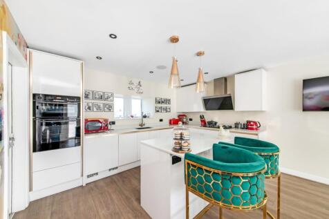 OPEN-PLAN DINING KITCHEN