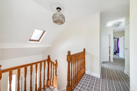 FIRST FLOOR LANDING