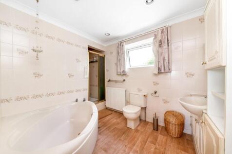 BEDROOM ONE EN-SUITE BATHROOM