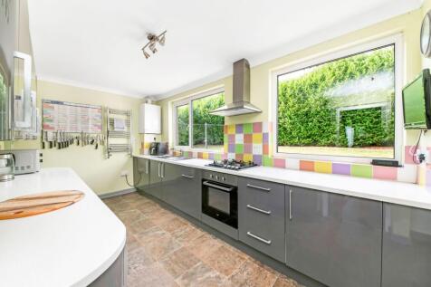OPEN-PLAN DINING KITCHEN - KITCHEN AREA
