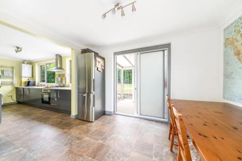 OPEN-PLAN DINING KITCHEN - KITCHEN AREA