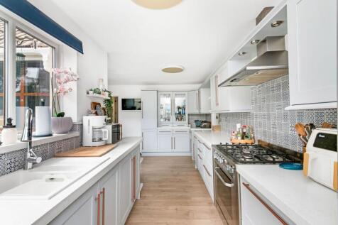 OPEN-PLAN DINING KITCHEN