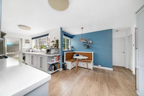OPEN-PLAN DINING KITCHEN