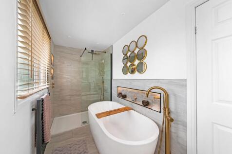 HOUSE BATHROOM