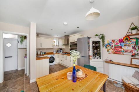 OPEN-PLAN DINING KITCHEN